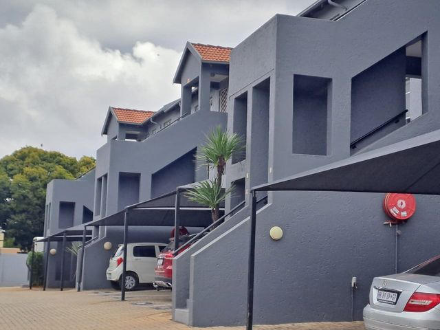 Apartment / Flat for sale in Linmeyer&nbsp;Johannesburg