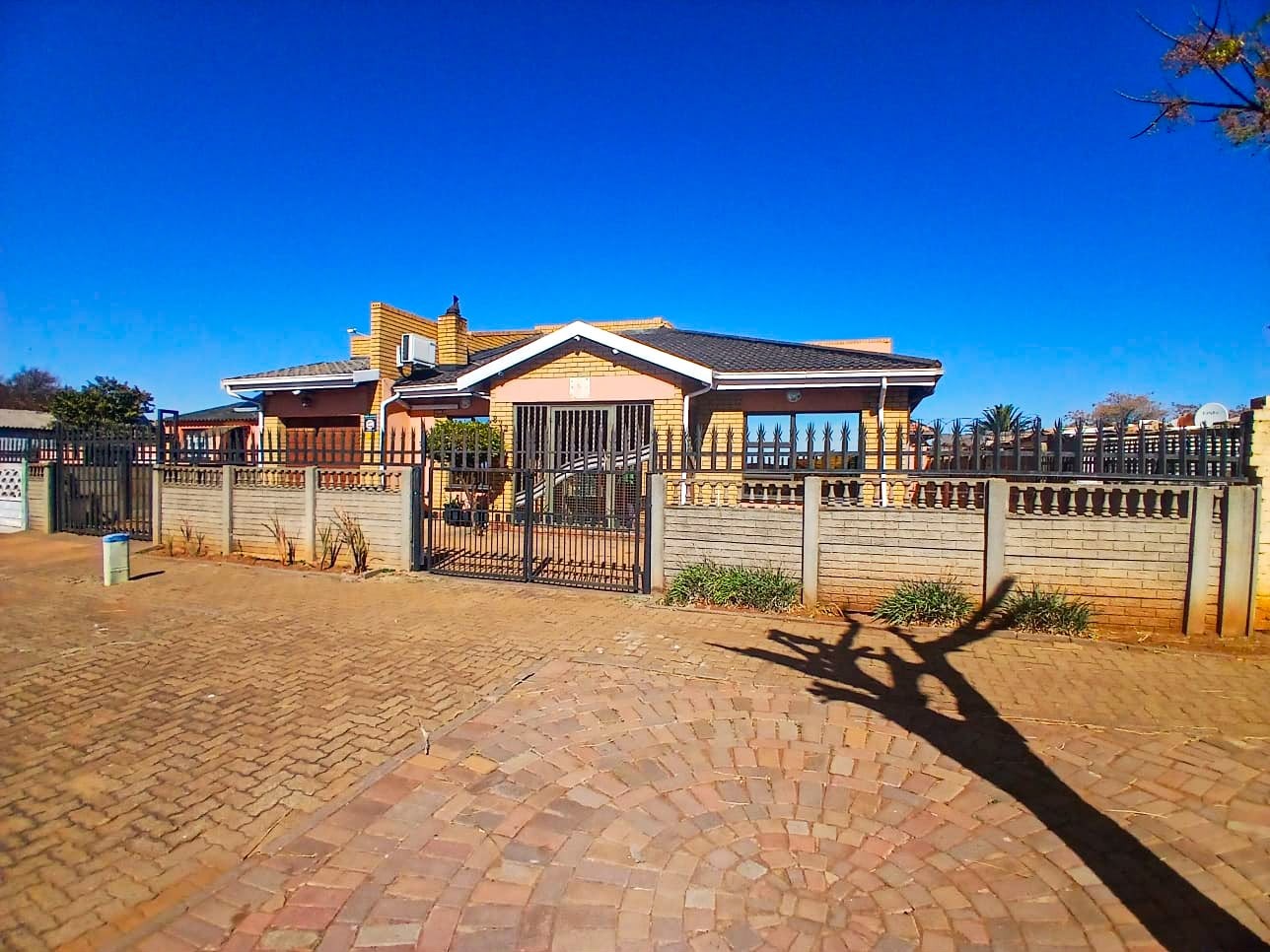 House For Sale in Lenasia ext 11&nbsp;Lenasia