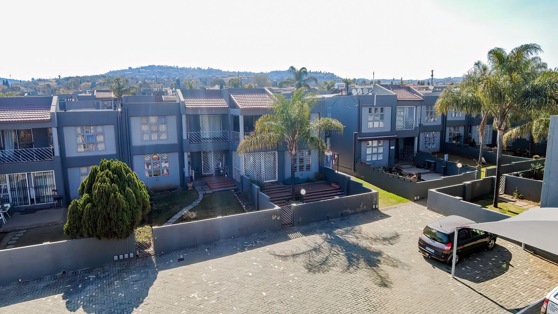 Townhouse For Sale in Mulbarton&nbsp;Johannesburg