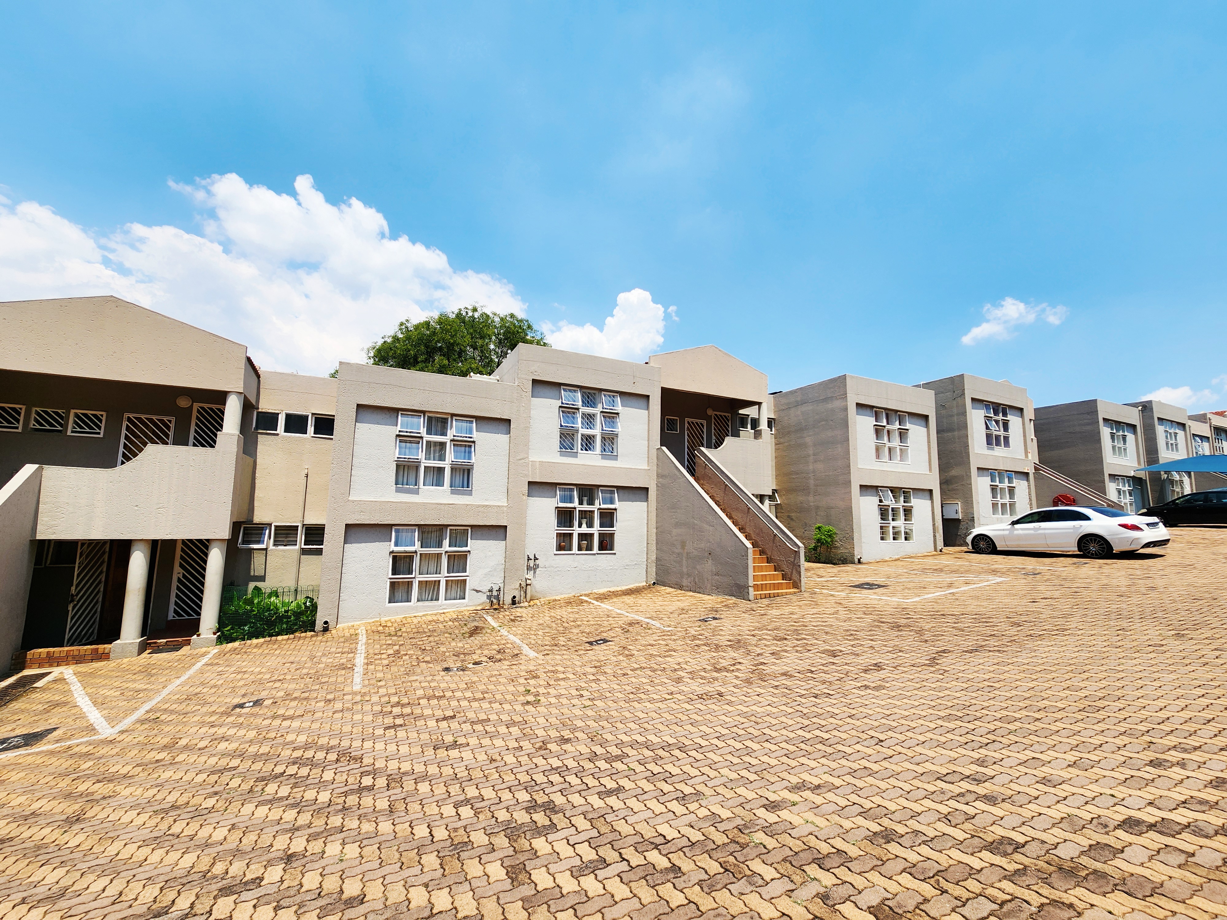 Townhouse for sale in Oakdene&nbsp;Johannesburg