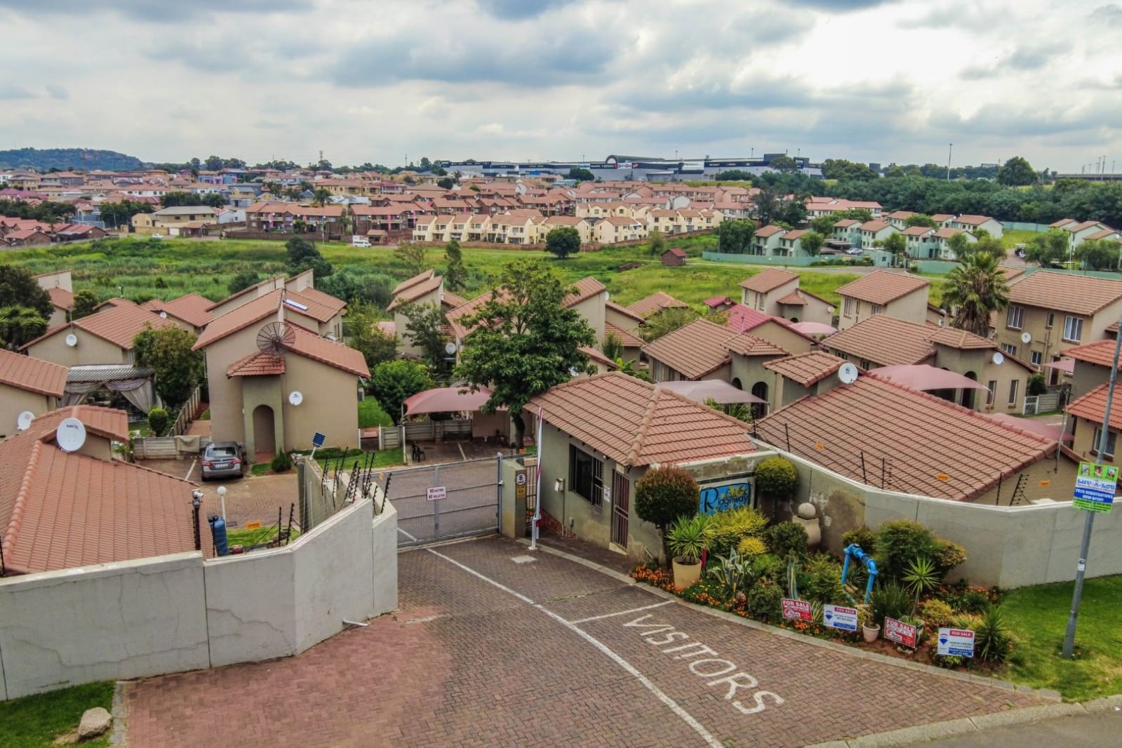 Townhouse For Sale in Mondeor&nbsp;Johannesburg