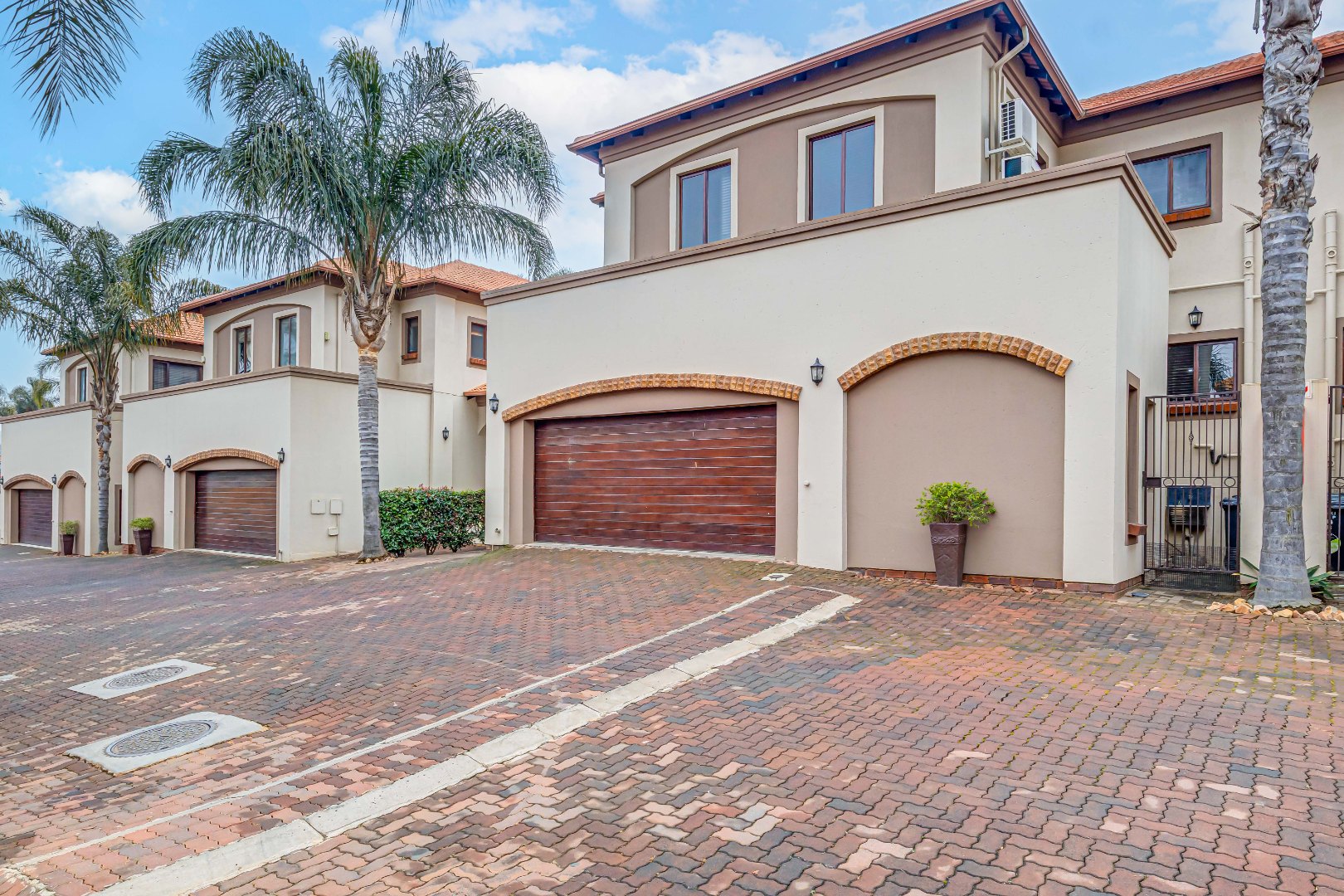 Townhouse For Sale in Glenvista&nbsp;Johannesburg